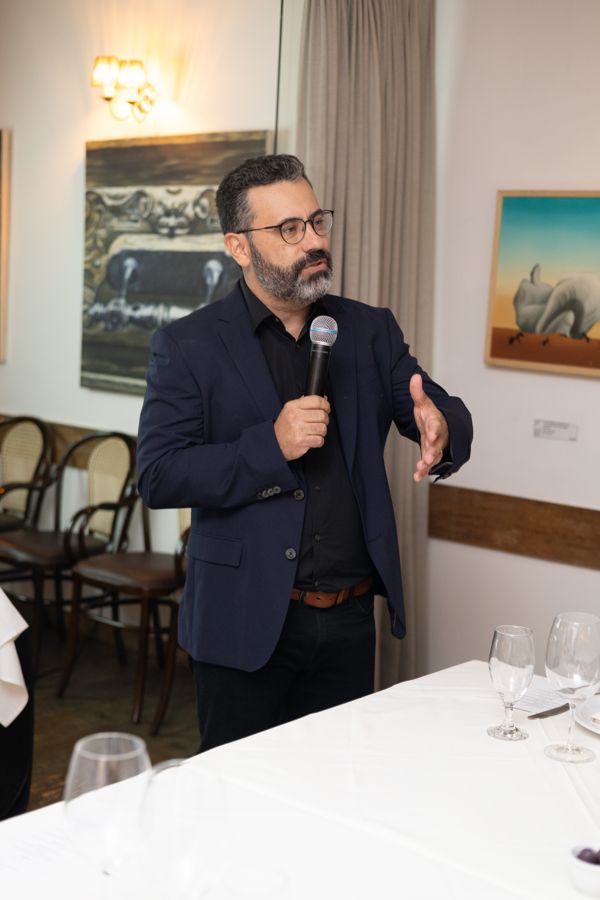Fábio Póvoa falando num jantar do K-Pool